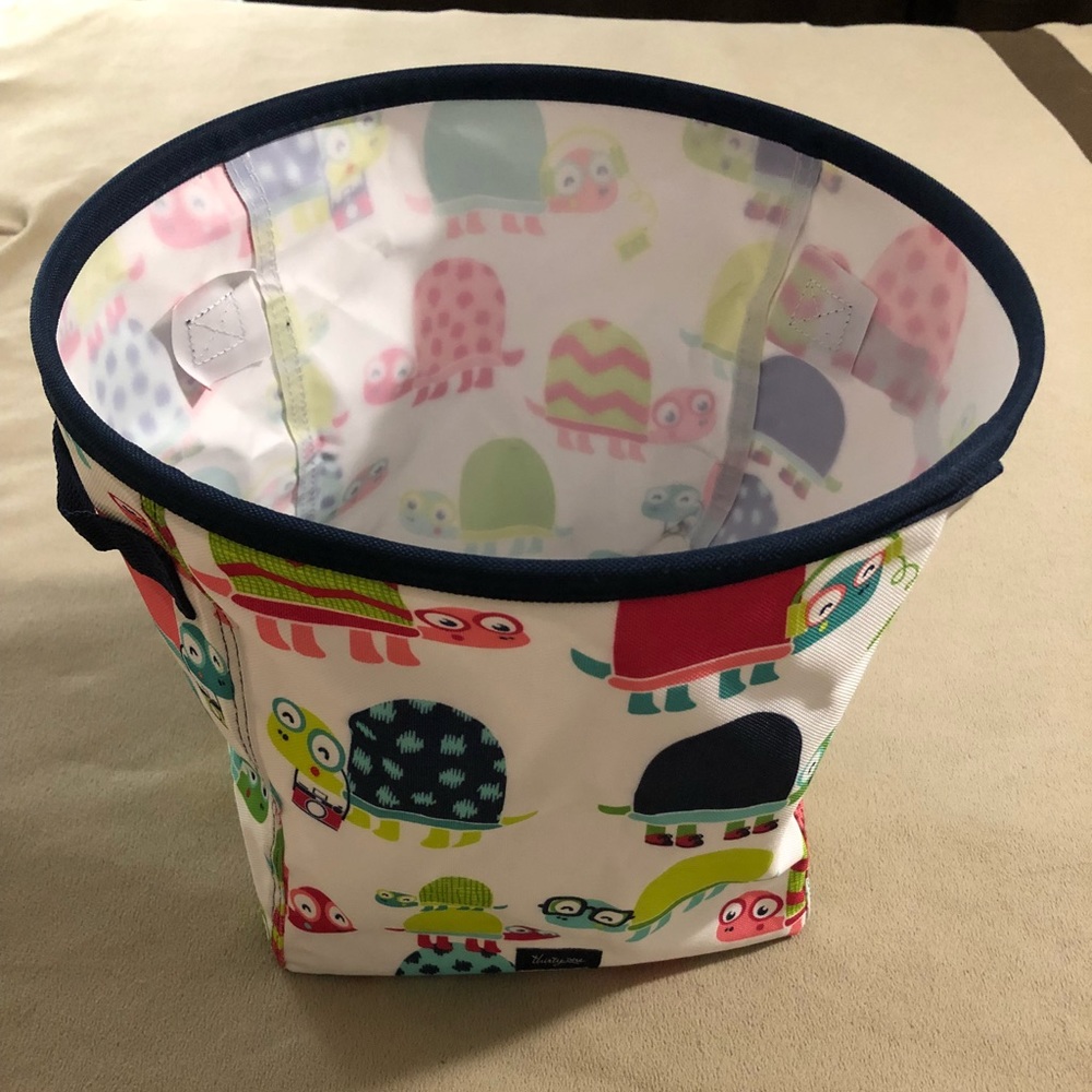 NWOT Turtle print bucket bag